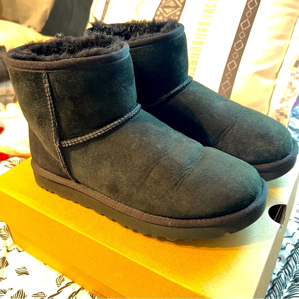 UGG classic mini- black size 8